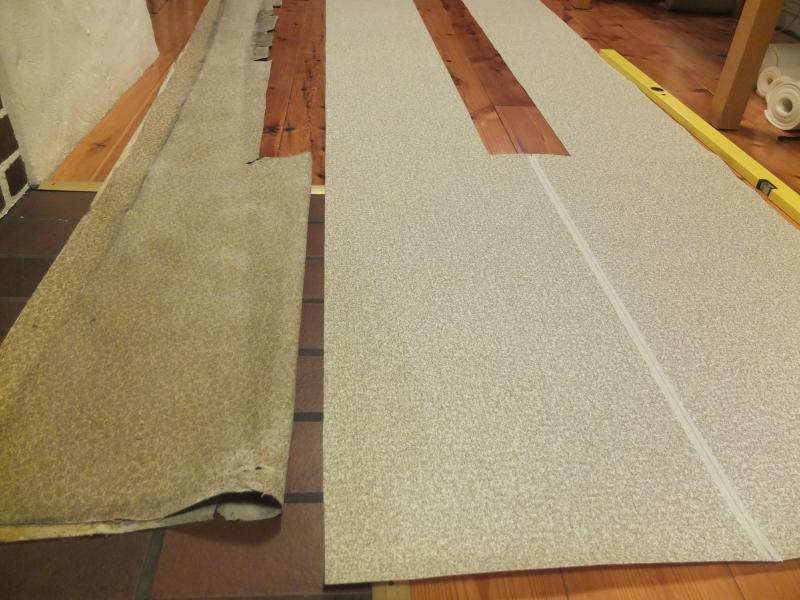 Tillskuren ny matta till höger, gammal till vänster