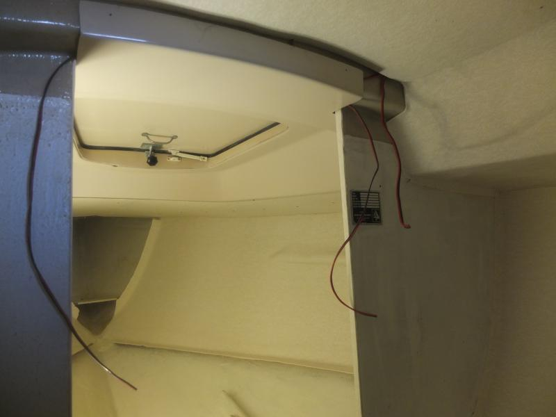 Undersida förpikslucka och mastbalk monterad