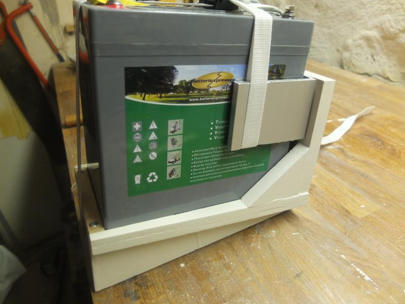 Batterihållare med batteri